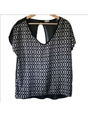 YDE Sheer blouse. Size large. EUC